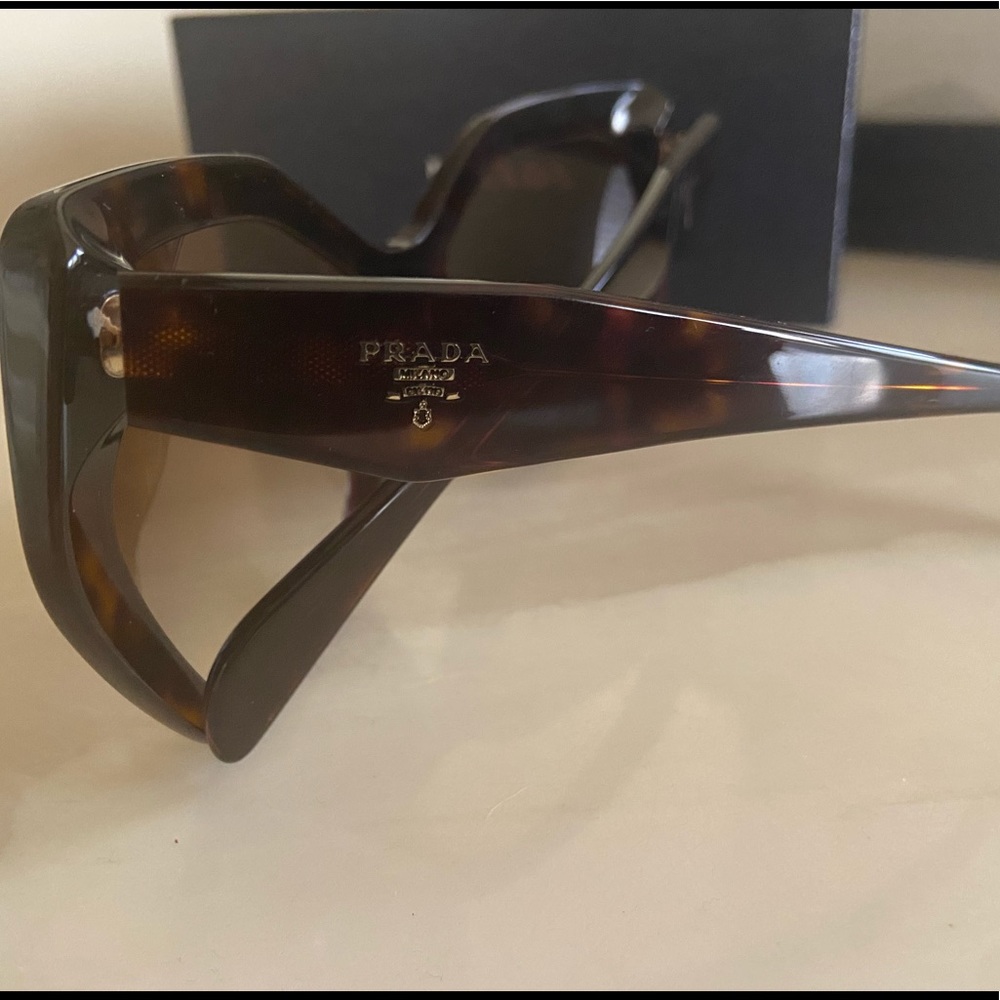 ❌SOLD❌ PRADA sunglasses - NEW - Picture 4 of 7